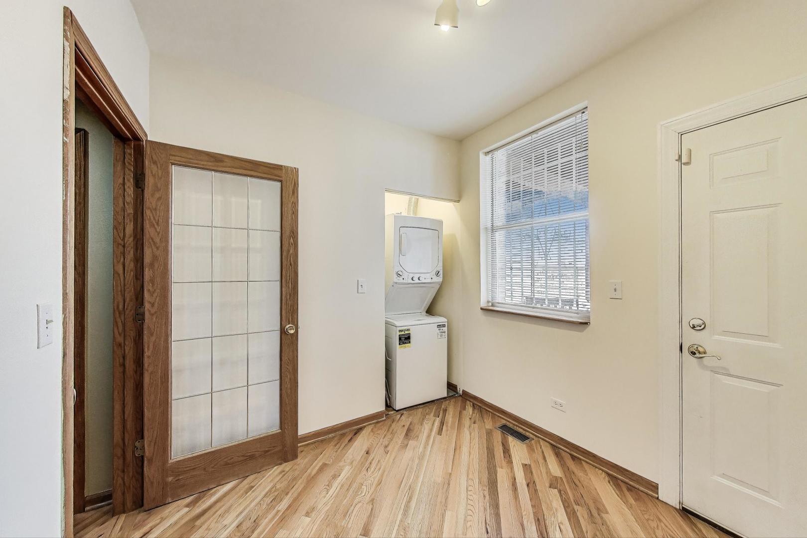 3653 W Leland Avenue Unit: 1E