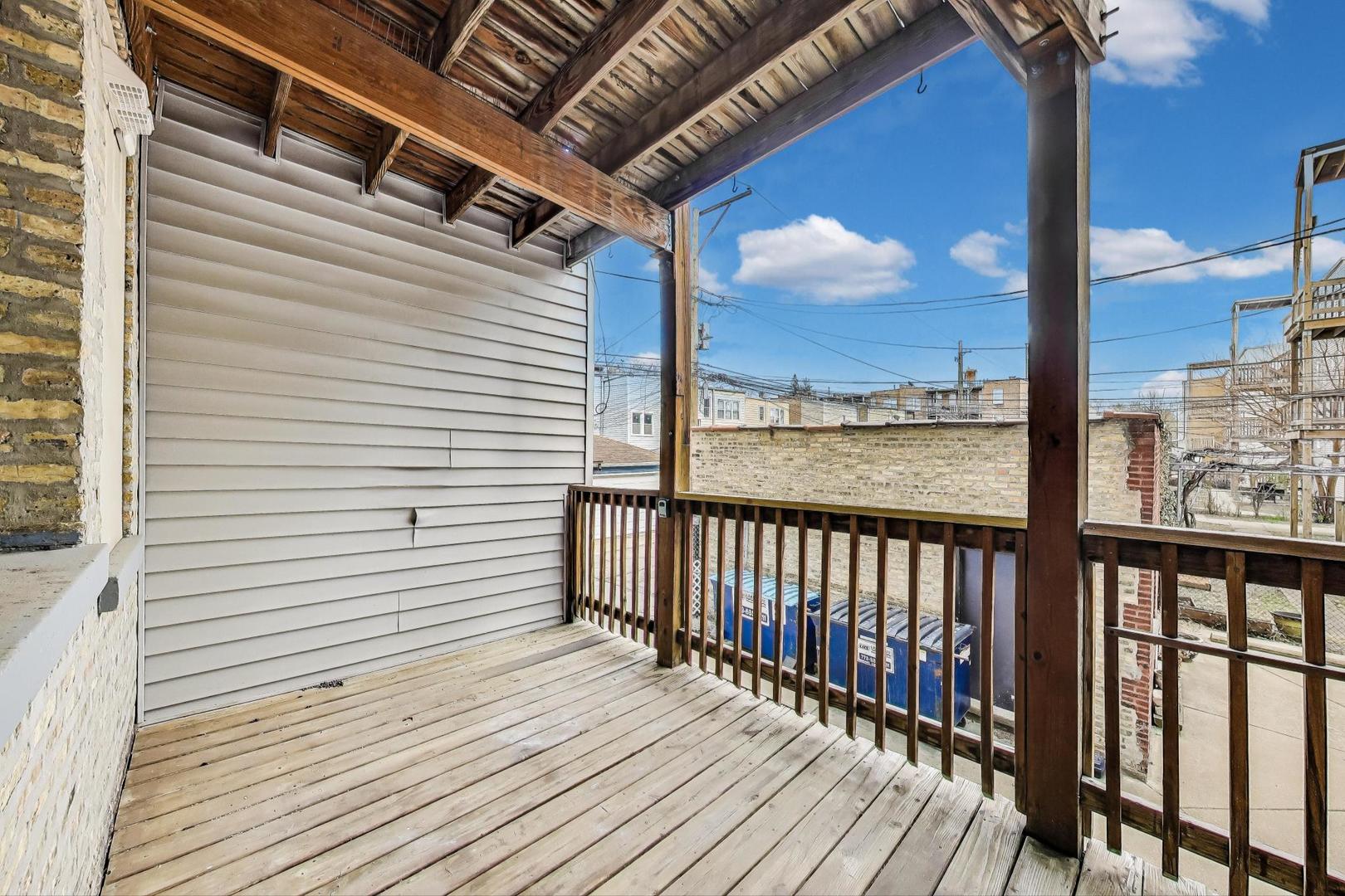 3653 W Leland Avenue Unit: 1E
