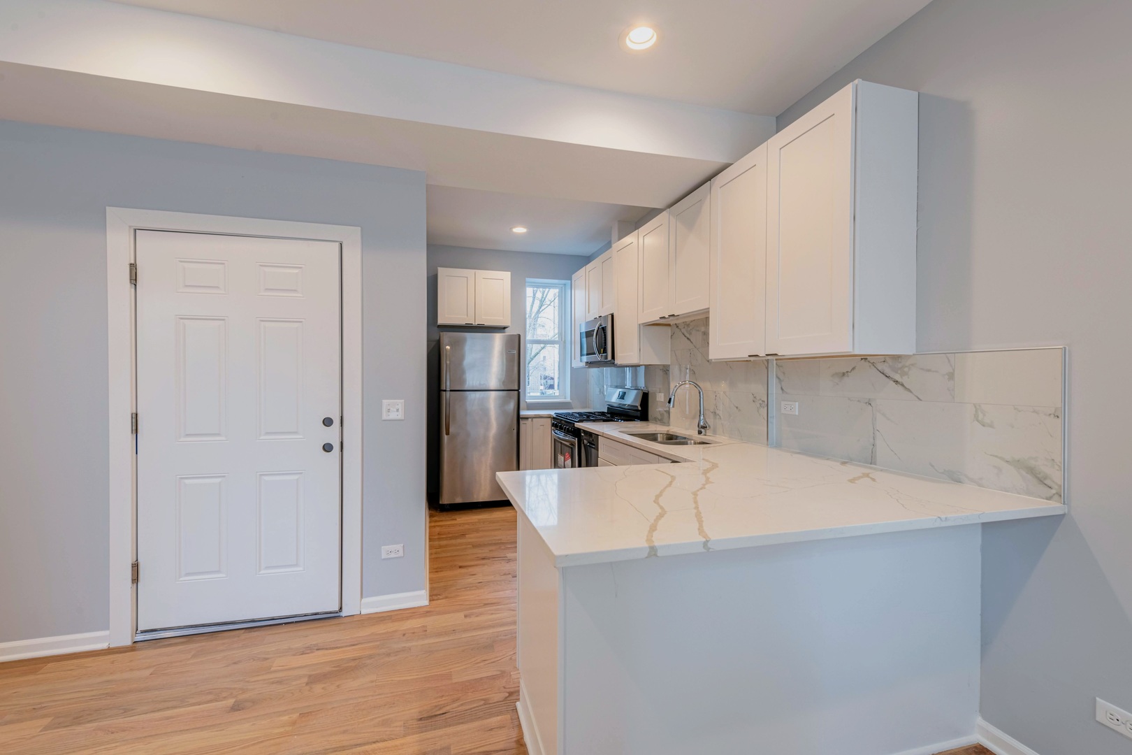 1018 W Ainslie Street Unit: 1