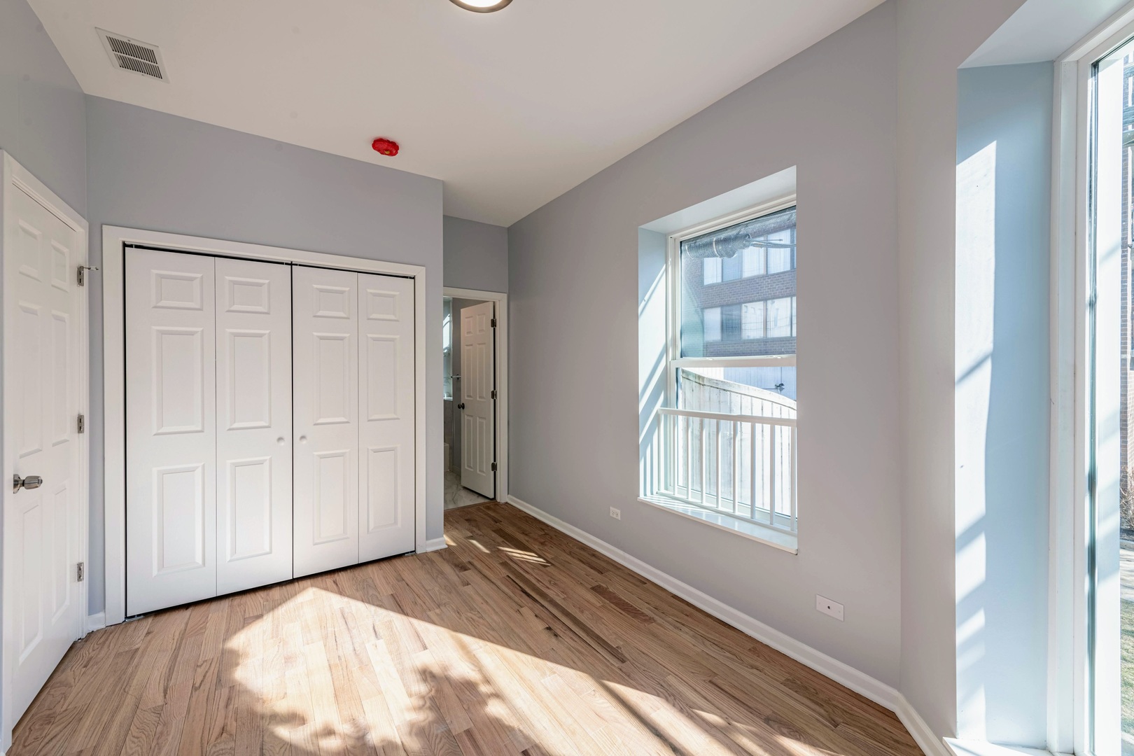 1018 W Ainslie Street Unit: 1