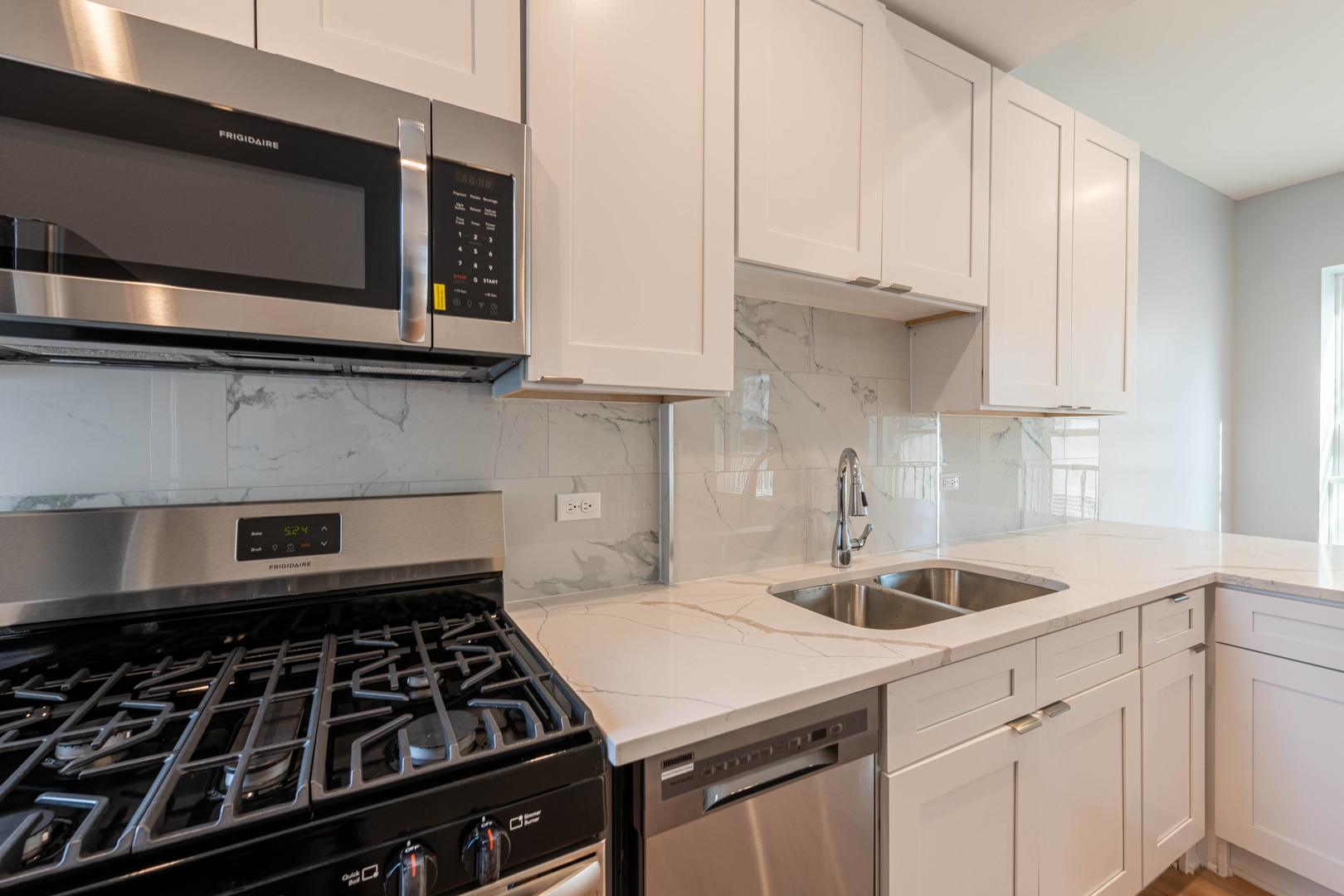 1018 W Ainslie Street Unit: 1