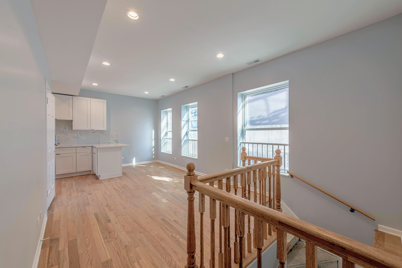 1018 W Ainslie Street Unit: 1