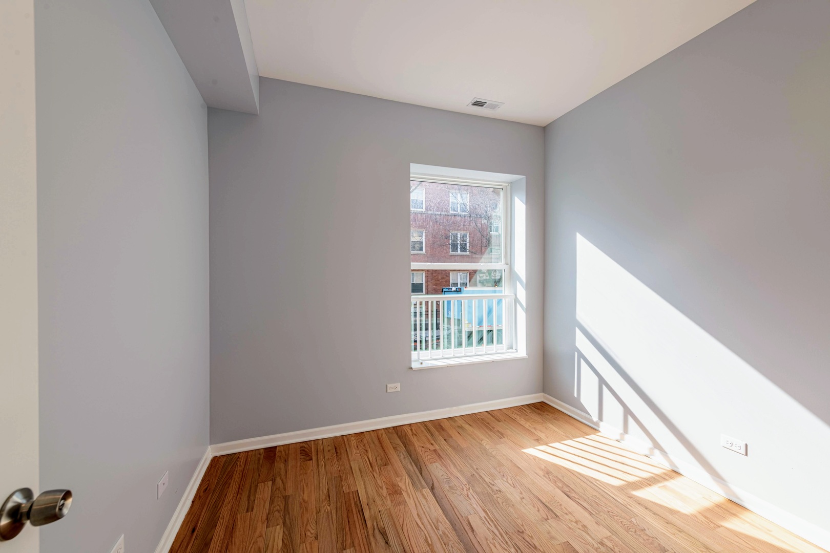 1018 W Ainslie Street Unit: 1