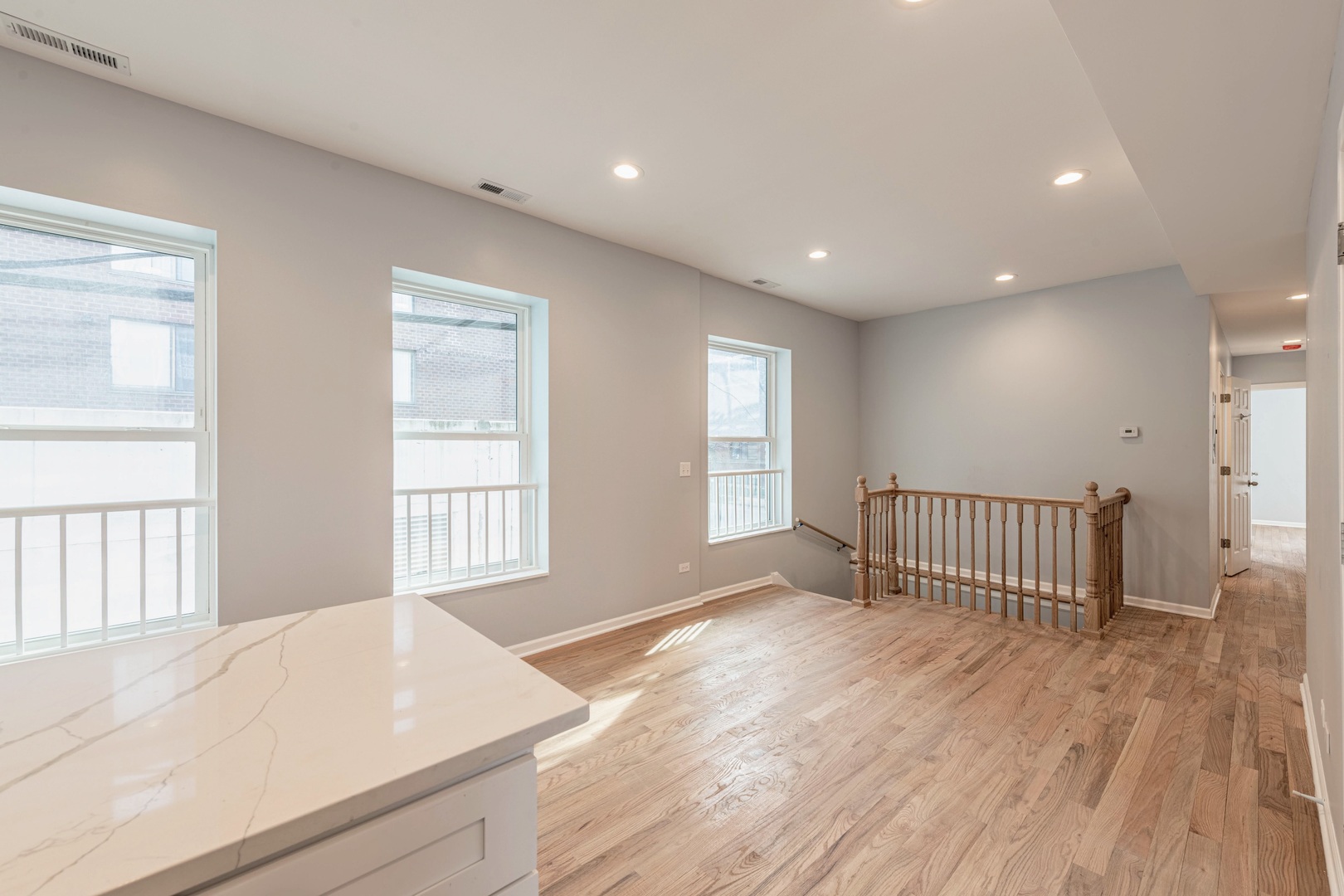 1018 W Ainslie Street Unit: 1
