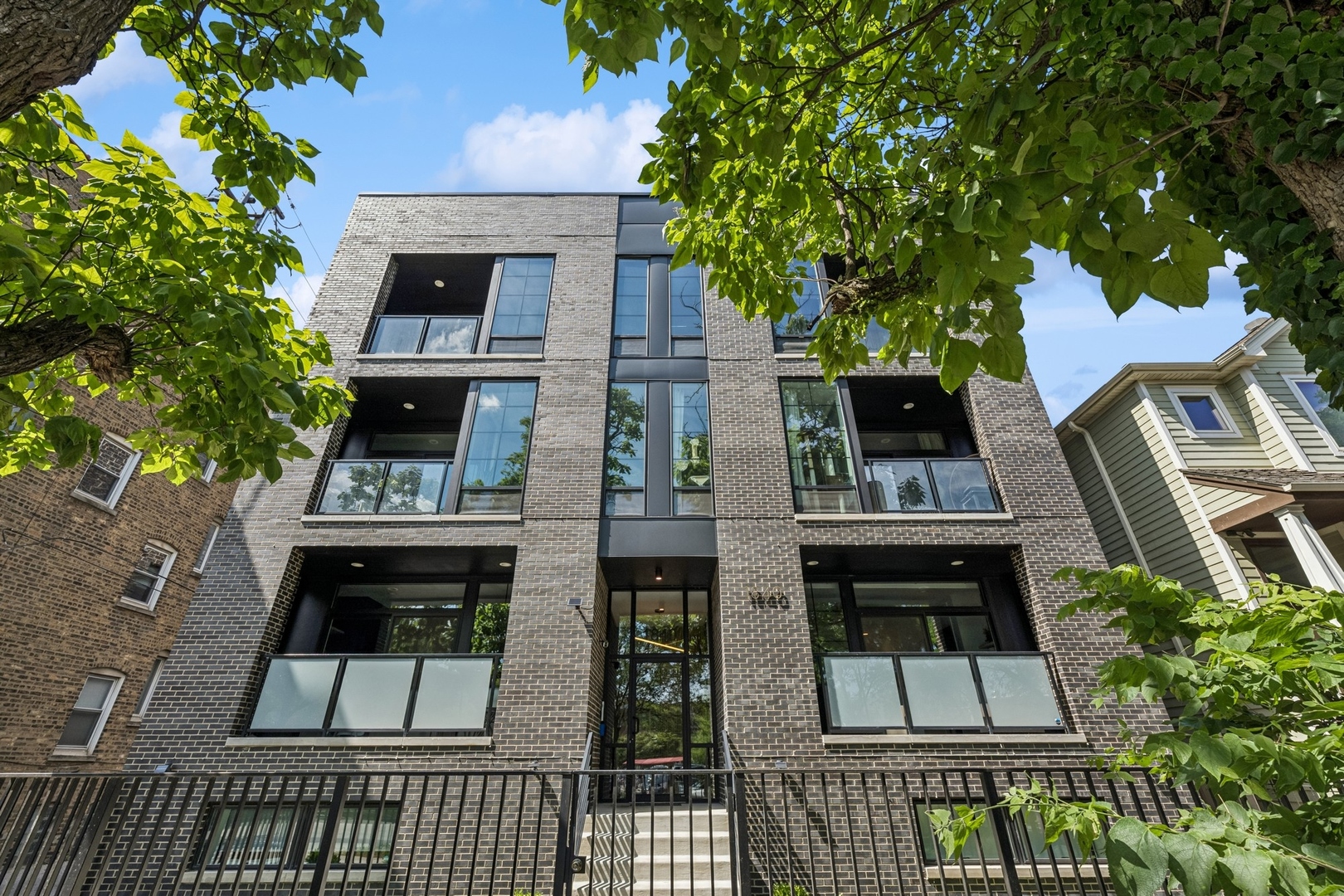 1840 W Grace Street Unit: 2W