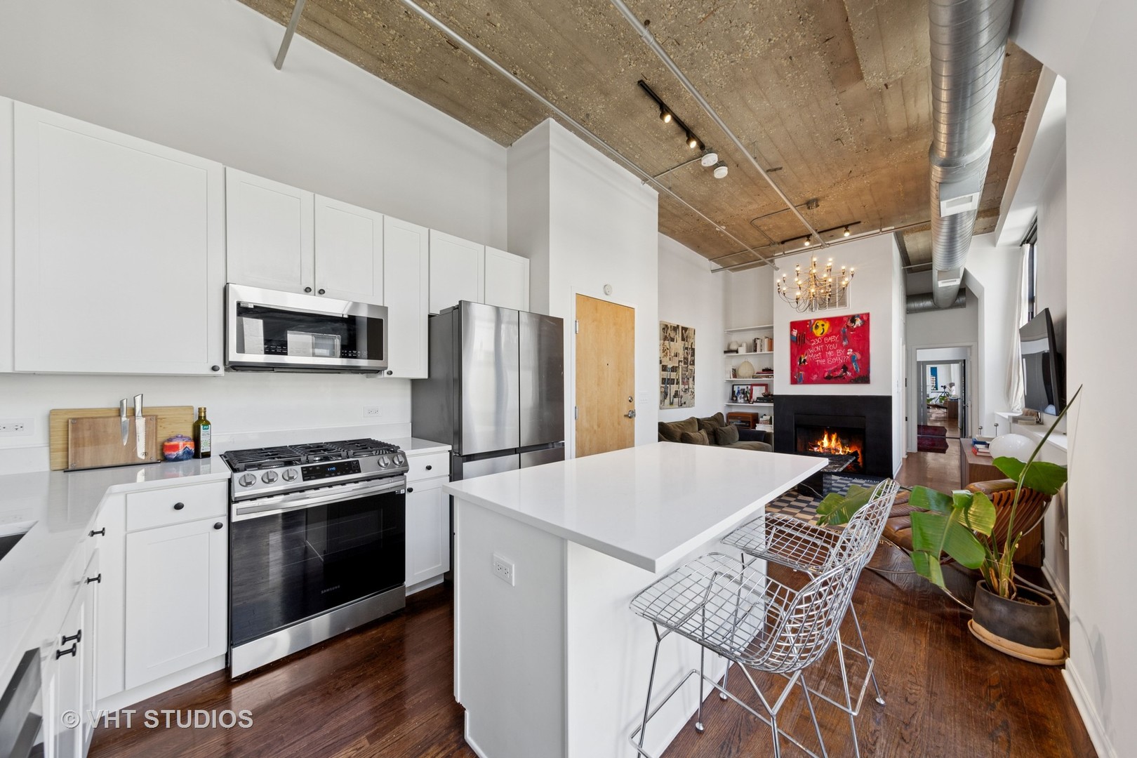758 N Larrabee Street Unit: 830