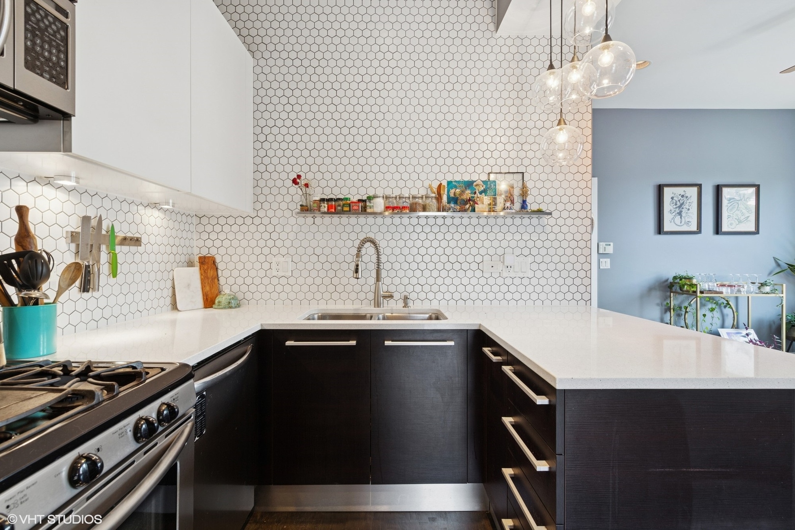 1134 N Wolcott Avenue Unit: 3R