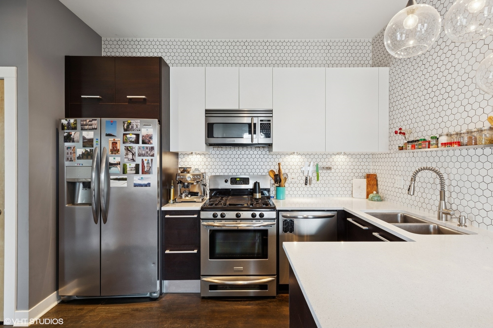 1134 N Wolcott Avenue Unit: 3R