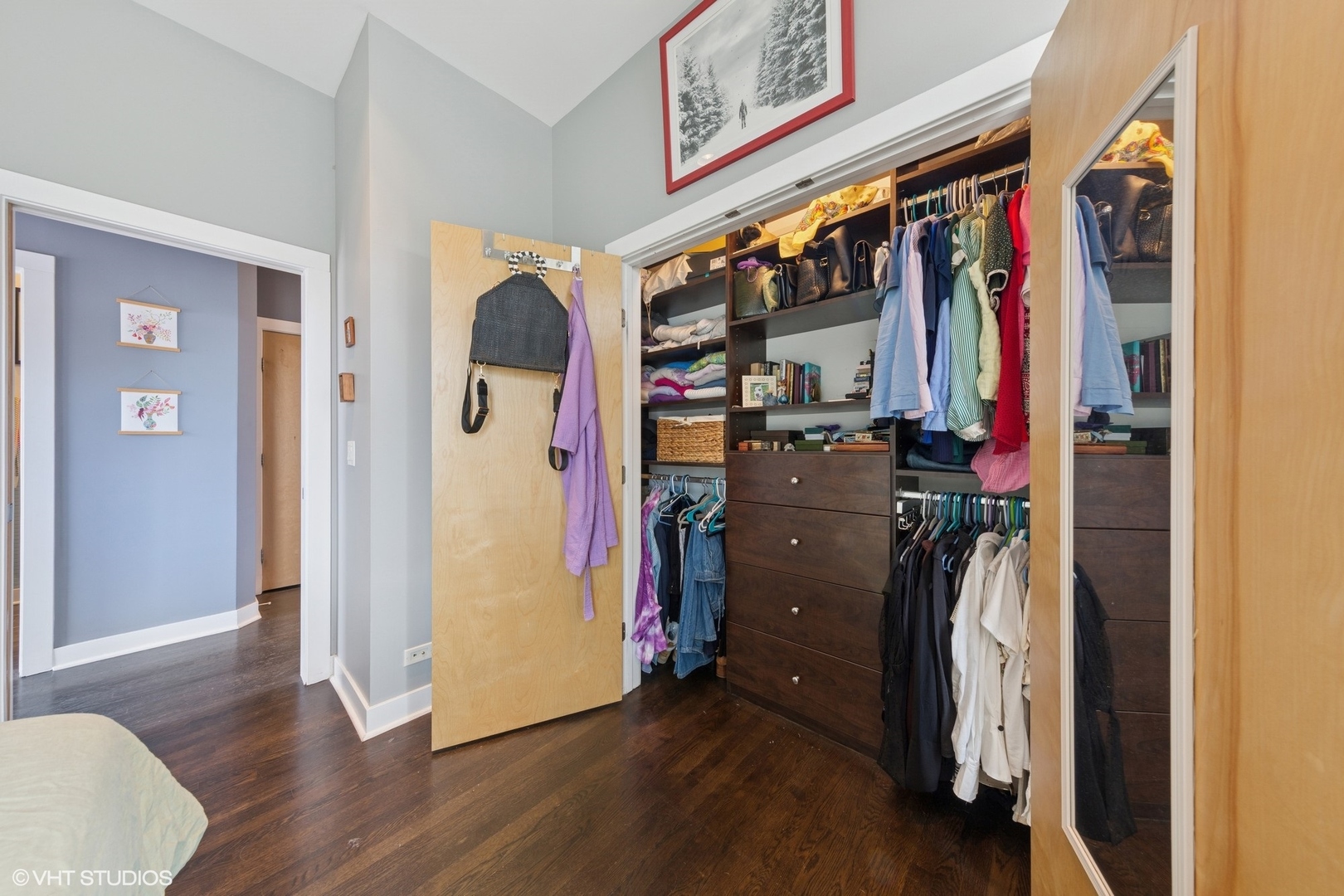 1134 N Wolcott Avenue Unit: 3R