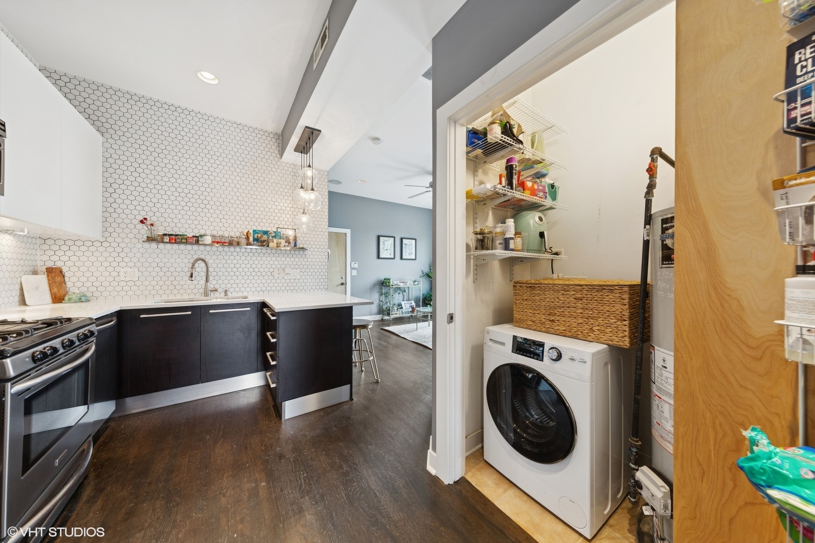 1134 N Wolcott Avenue Unit: 3R