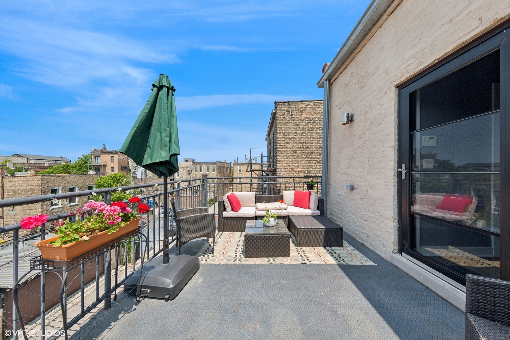 1134 N Wolcott Avenue Unit: 3R