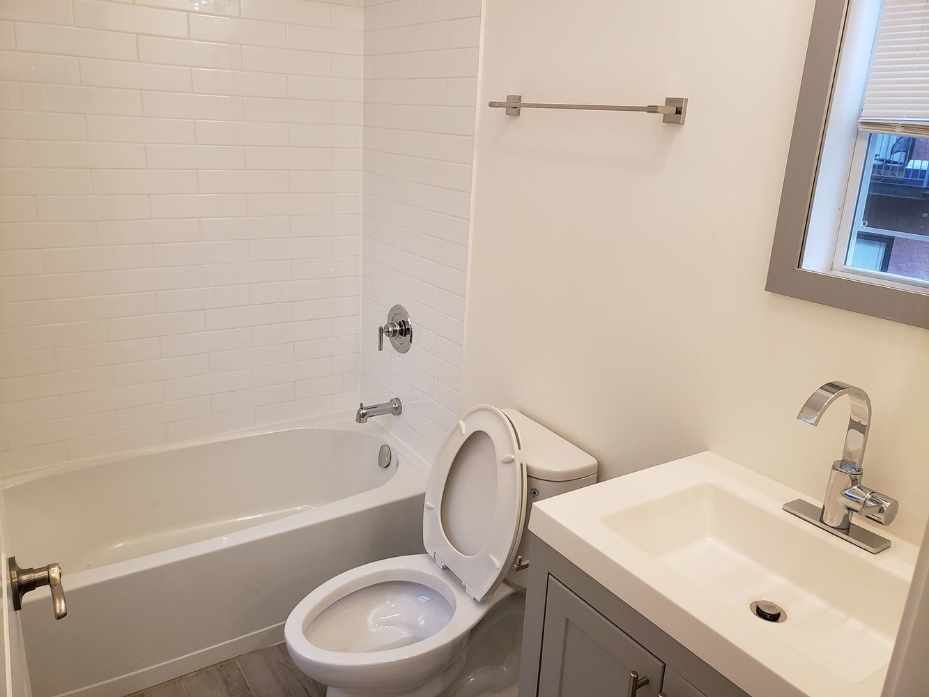 2347 W Taylor Street Unit: 1M