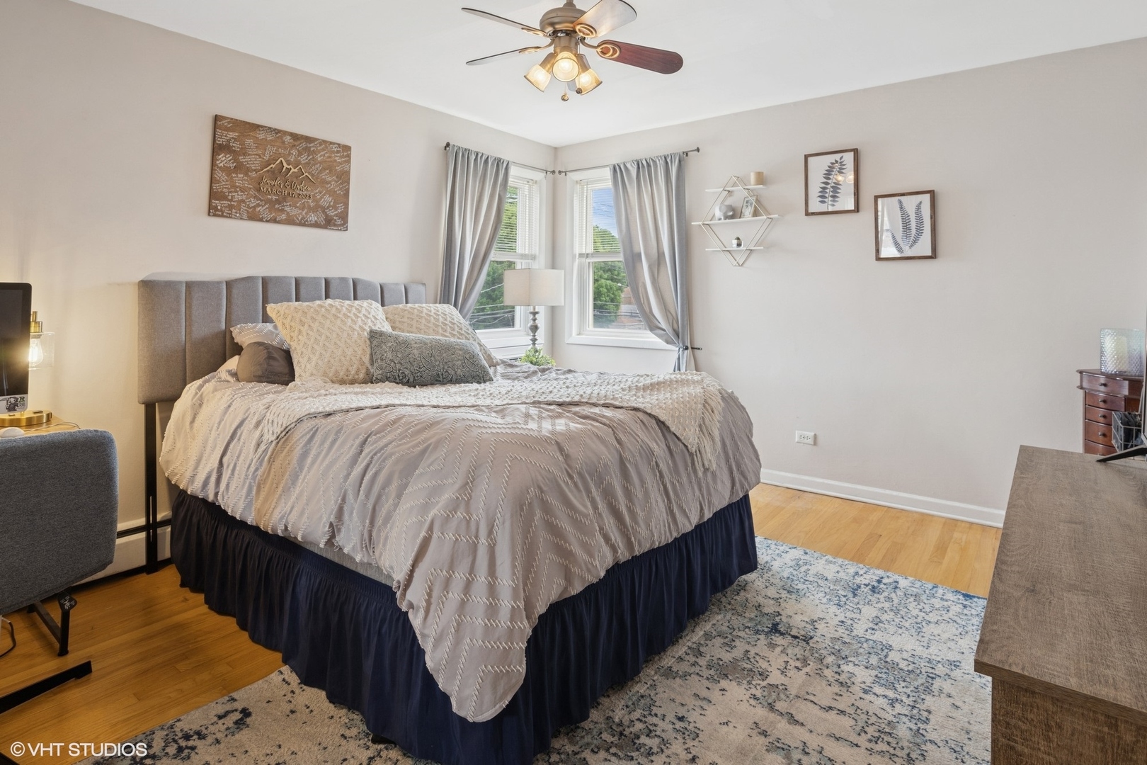 2652 W RASCHER Avenue Unit: 304