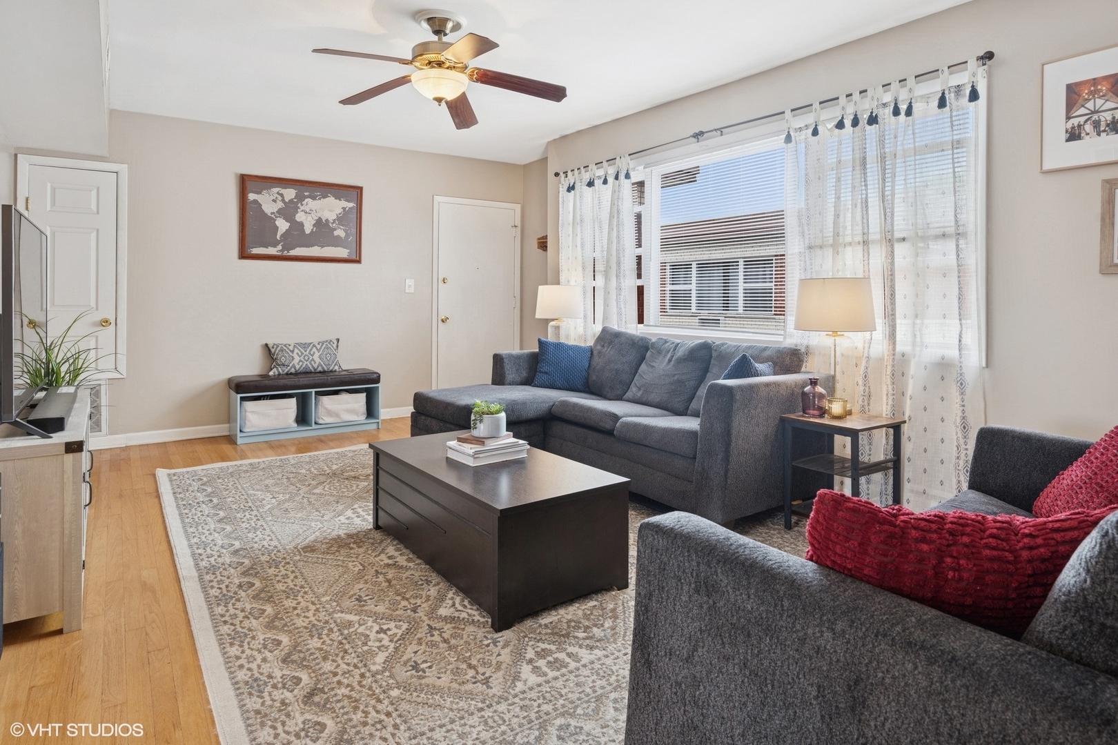 2652 W RASCHER Avenue Unit: 304
