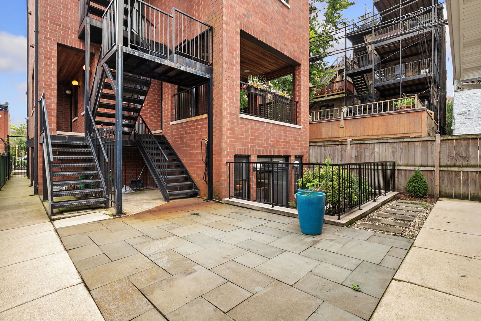 2014 N SEMINARY Avenue Unit: 1