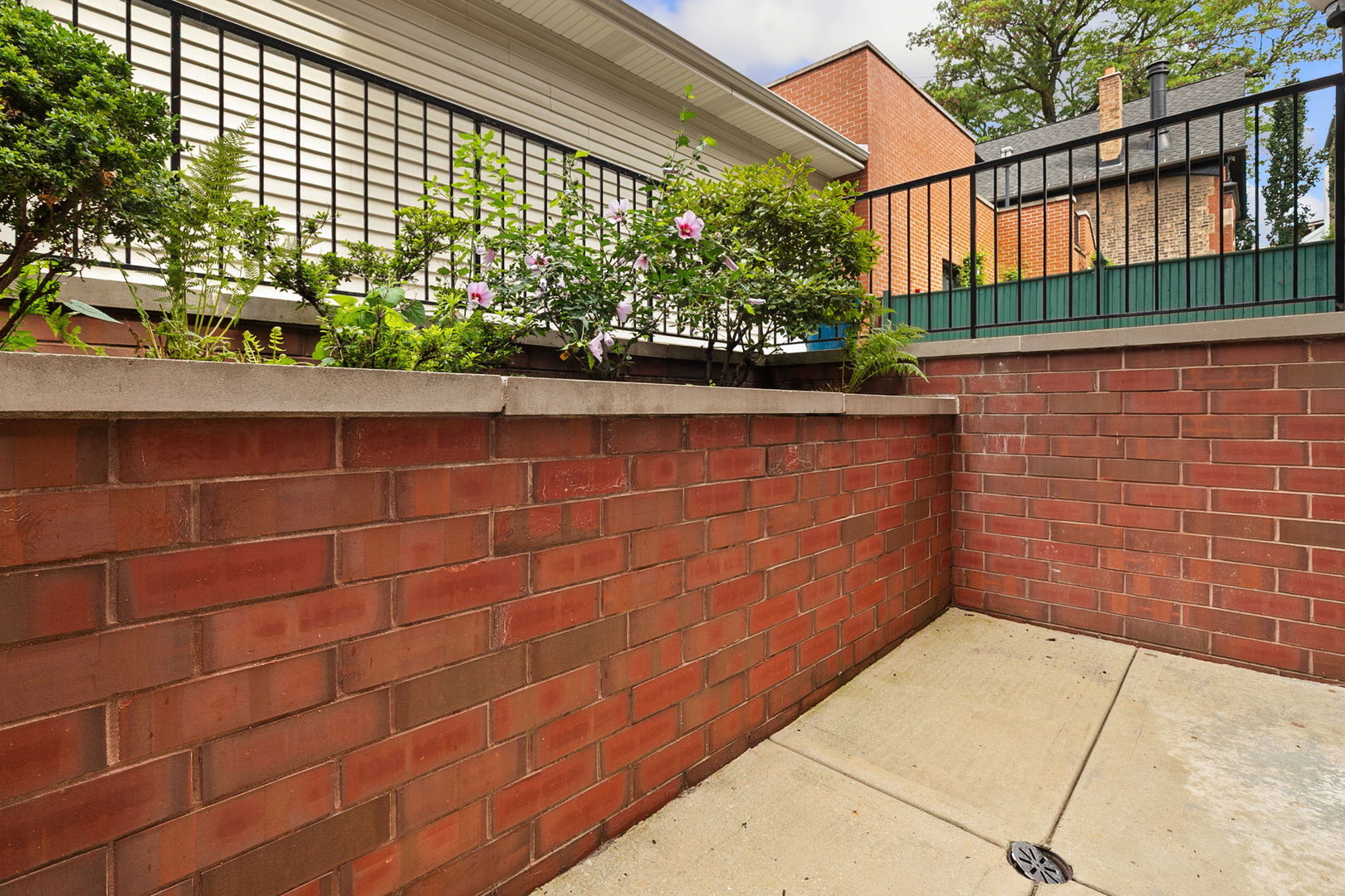 2014 N SEMINARY Avenue Unit: 1