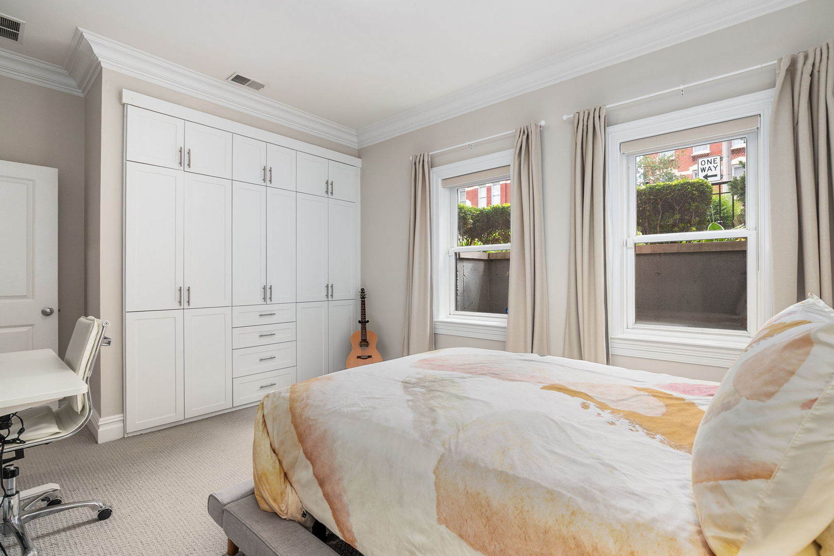 2014 N SEMINARY Avenue Unit: 1