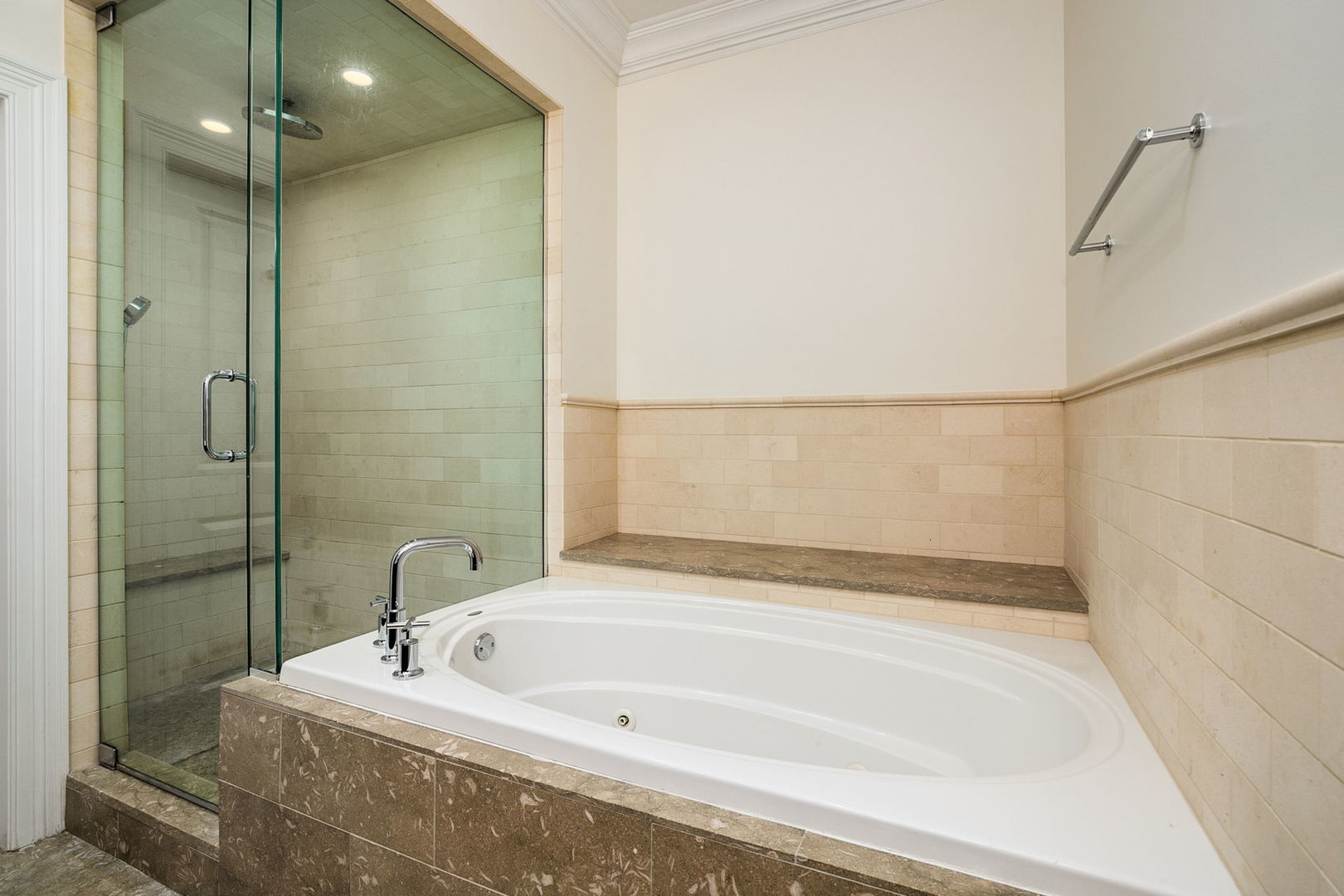 2014 N SEMINARY Avenue Unit: 1
