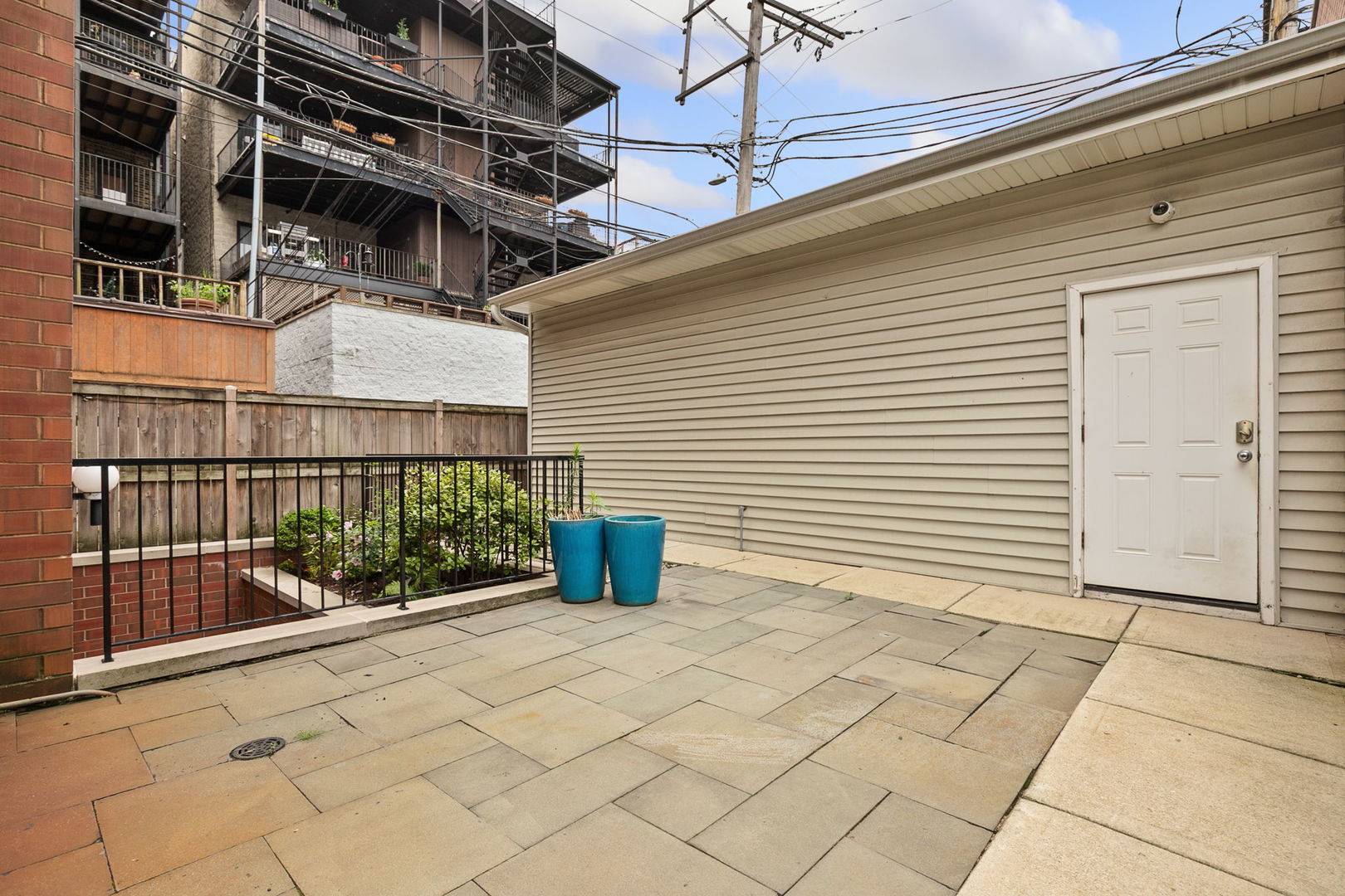 2014 N SEMINARY Avenue Unit: 1