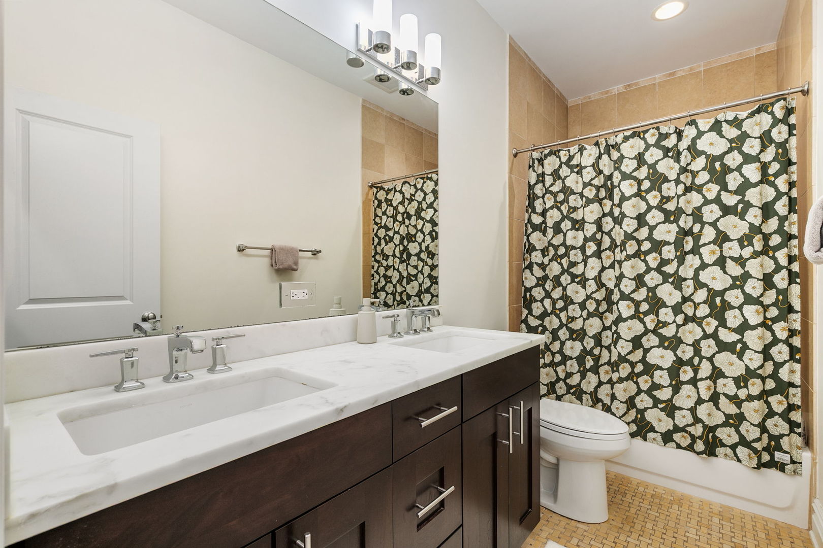 2014 N SEMINARY Avenue Unit: 1