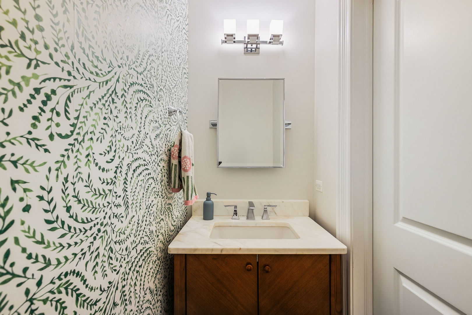 2014 N SEMINARY Avenue Unit: 1