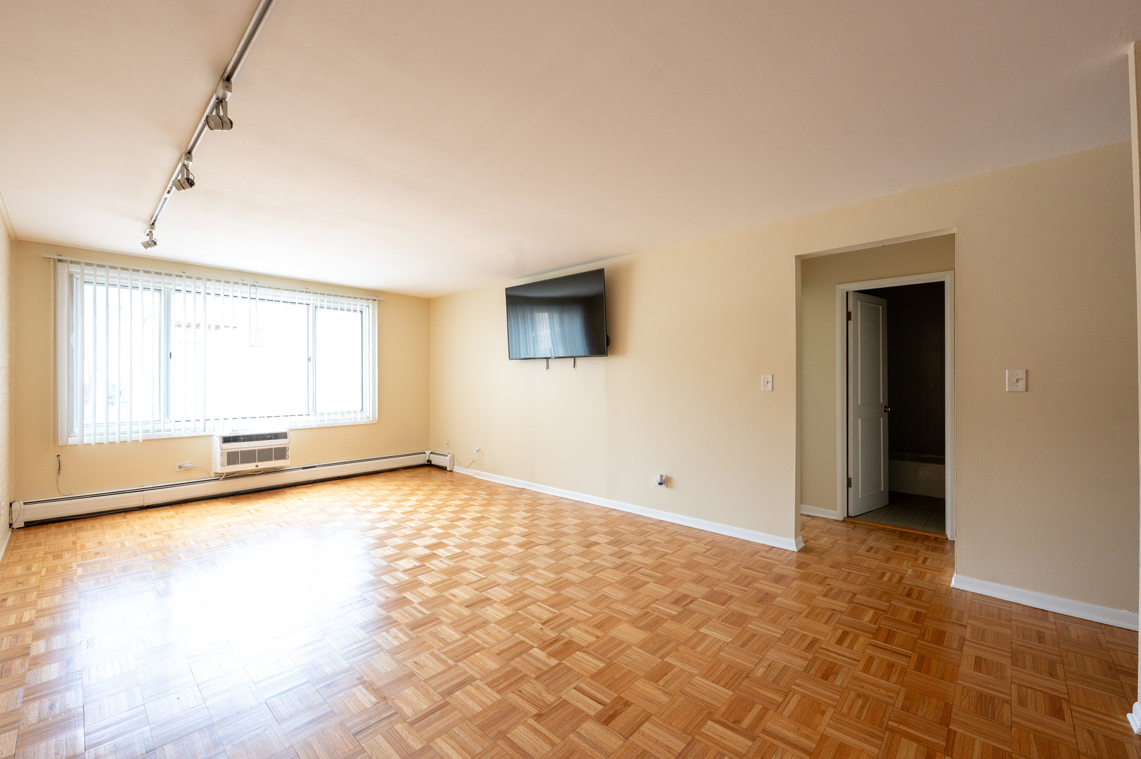 644 W Arlington Place Unit: 2G