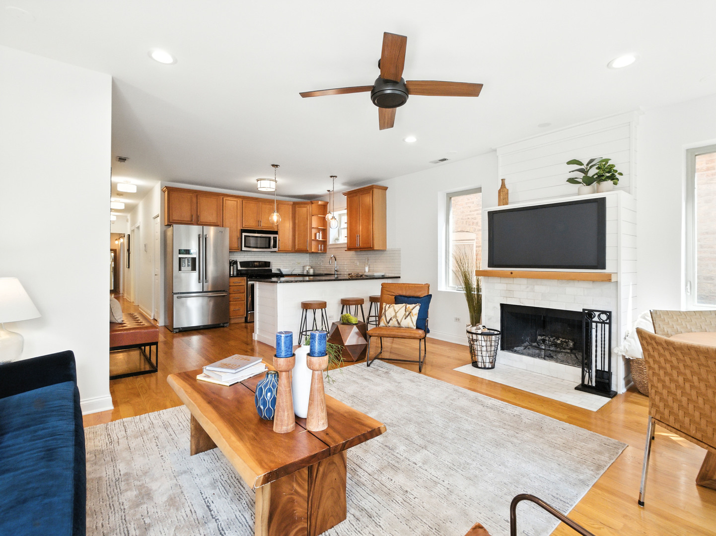1627 N Fairfield Avenue Unit: 2