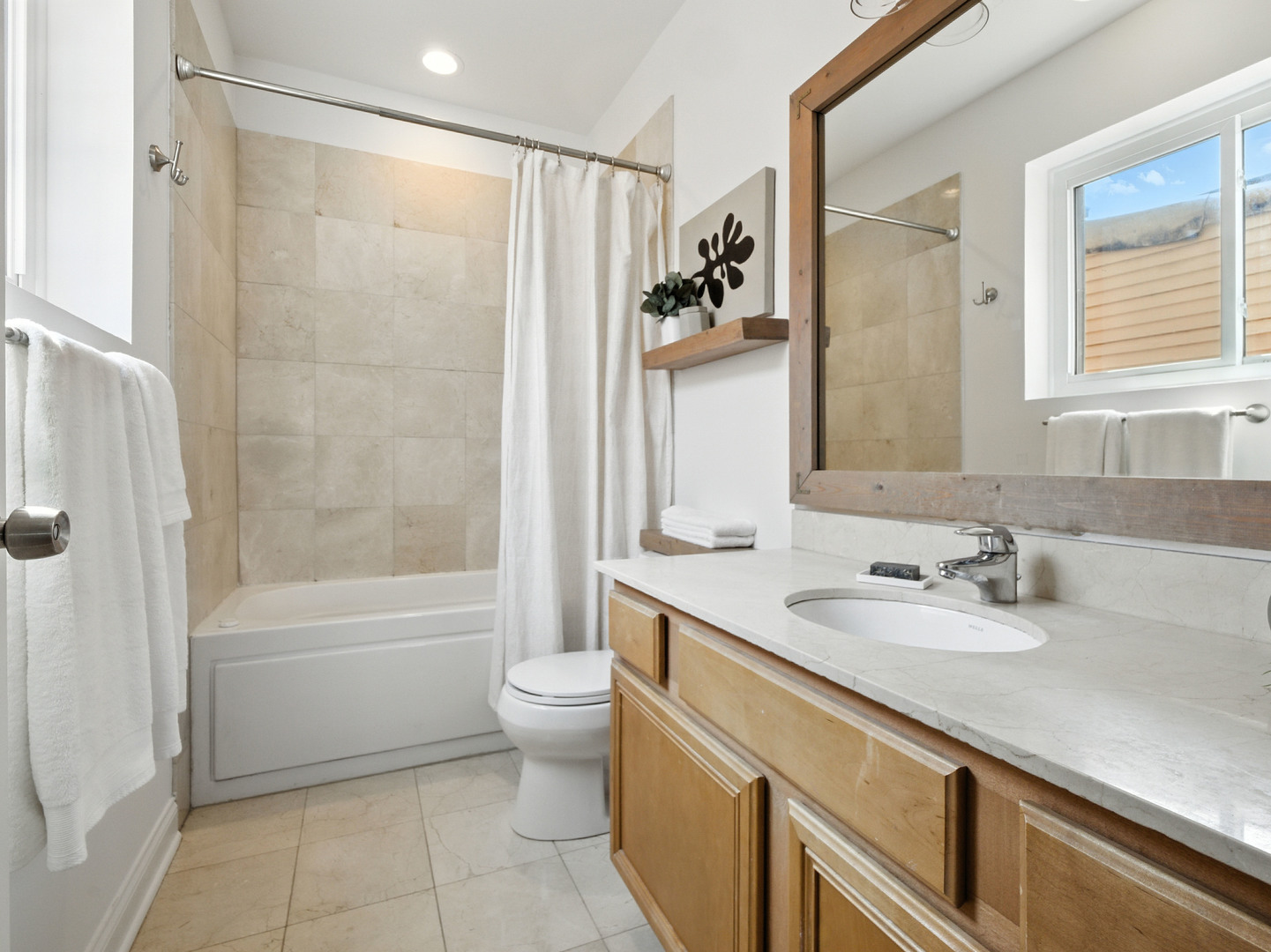 1627 N Fairfield Avenue Unit: 2