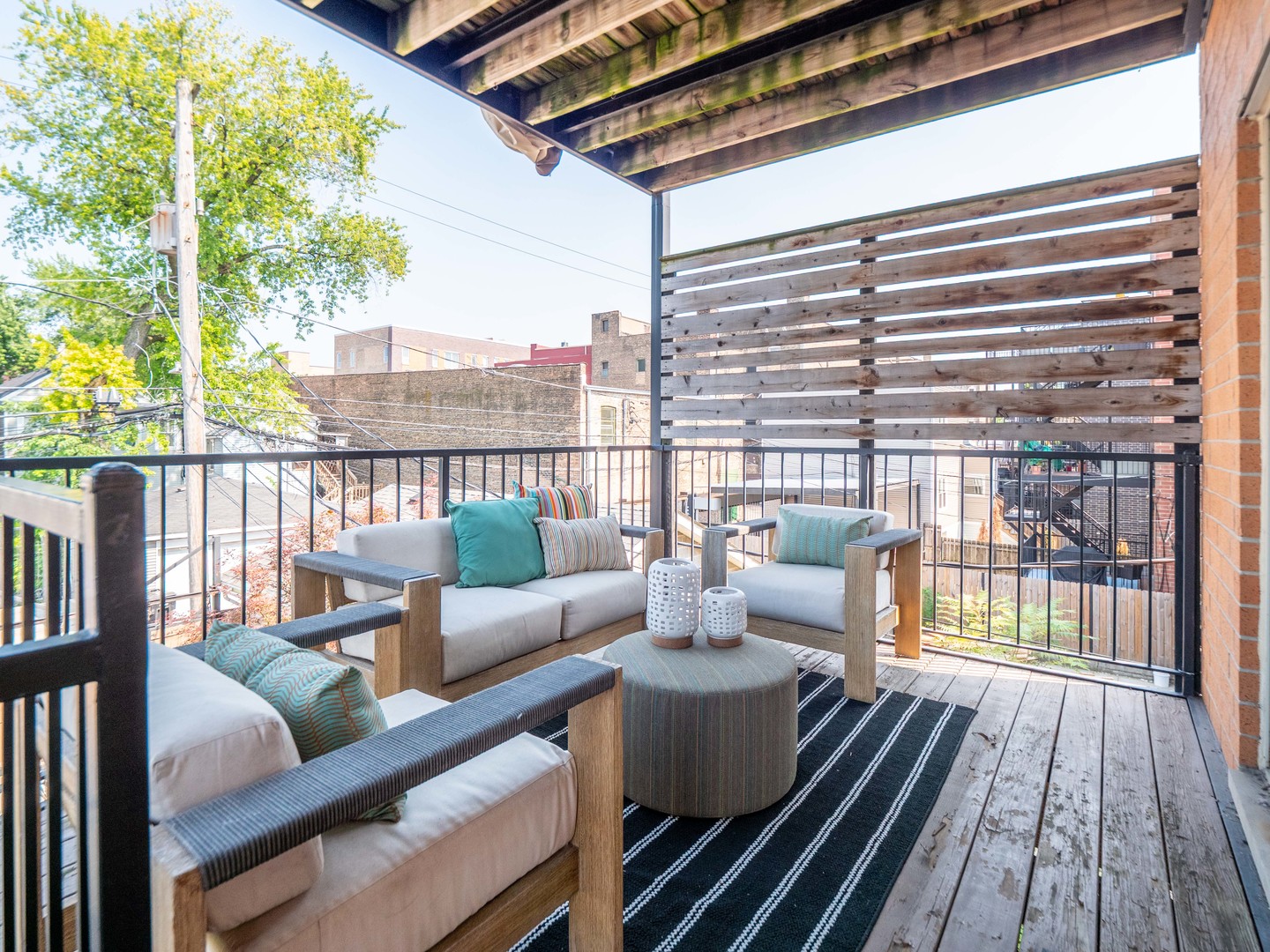 1627 N Fairfield Avenue Unit: 2