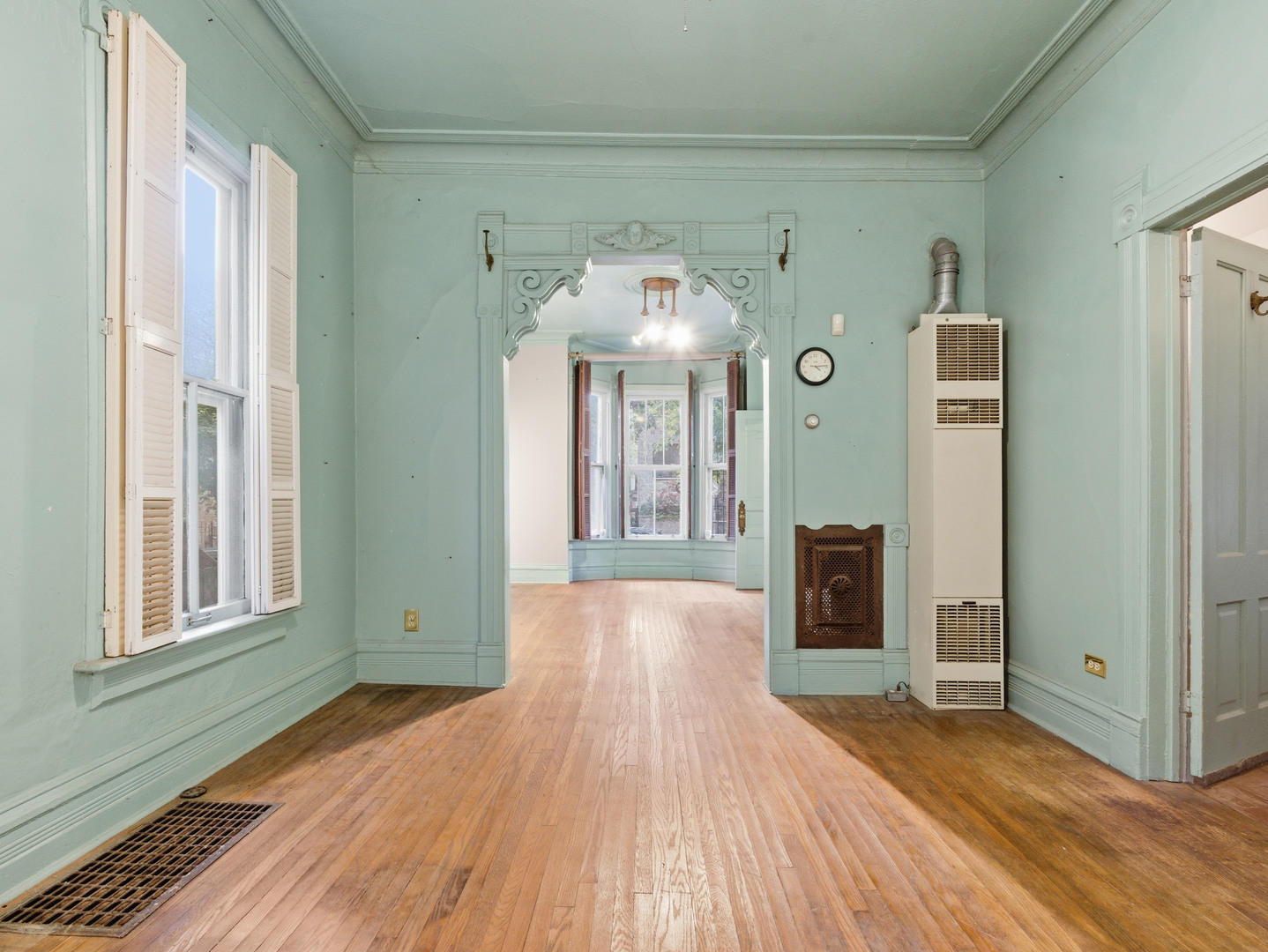 639 W Schubert Avenue