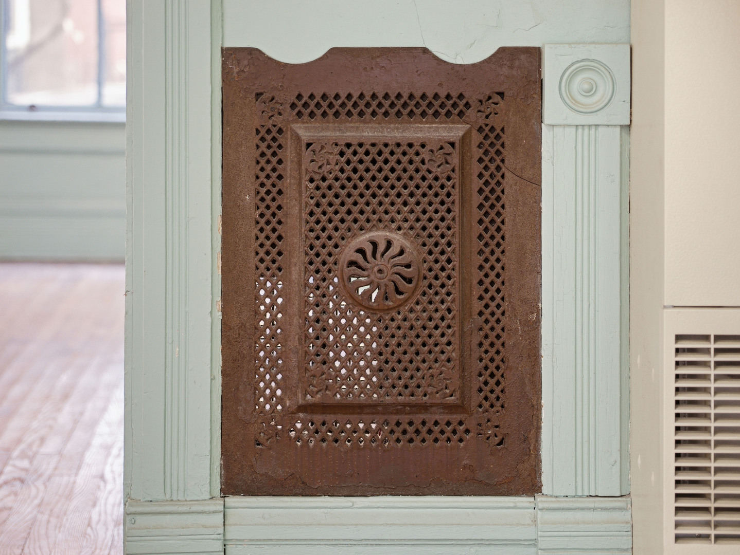 639 W Schubert Avenue