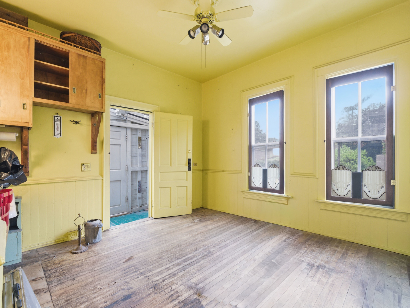 639 W Schubert Avenue