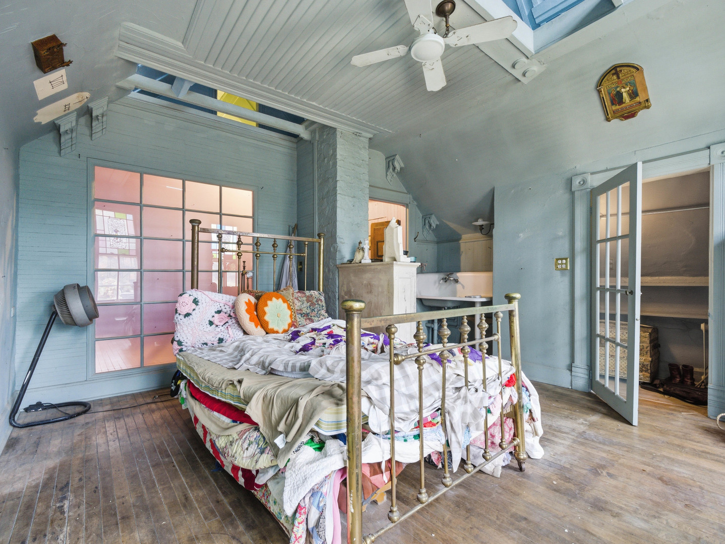 639 W Schubert Avenue