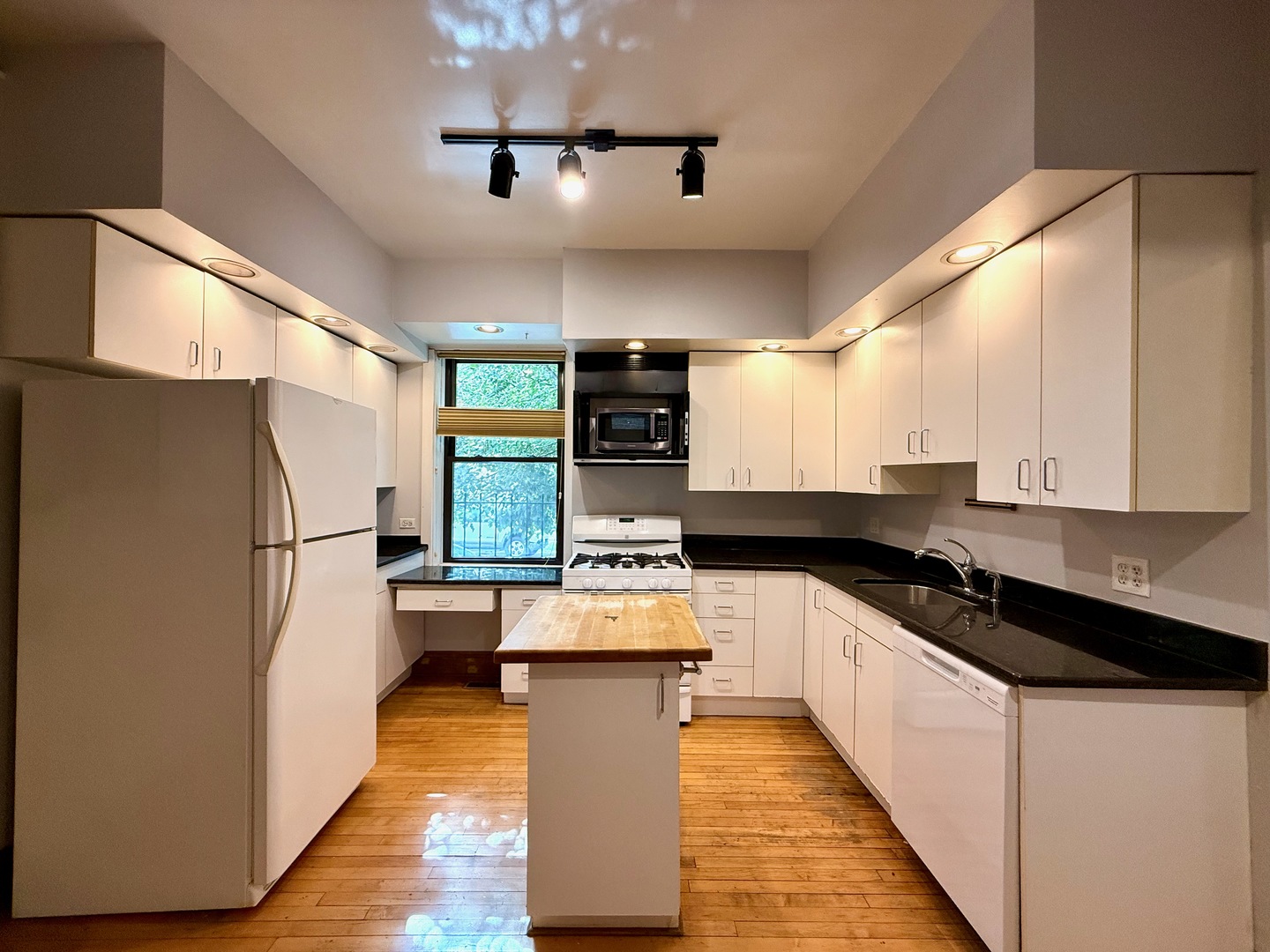 1901 N Hoyne Avenue Unit: 1
