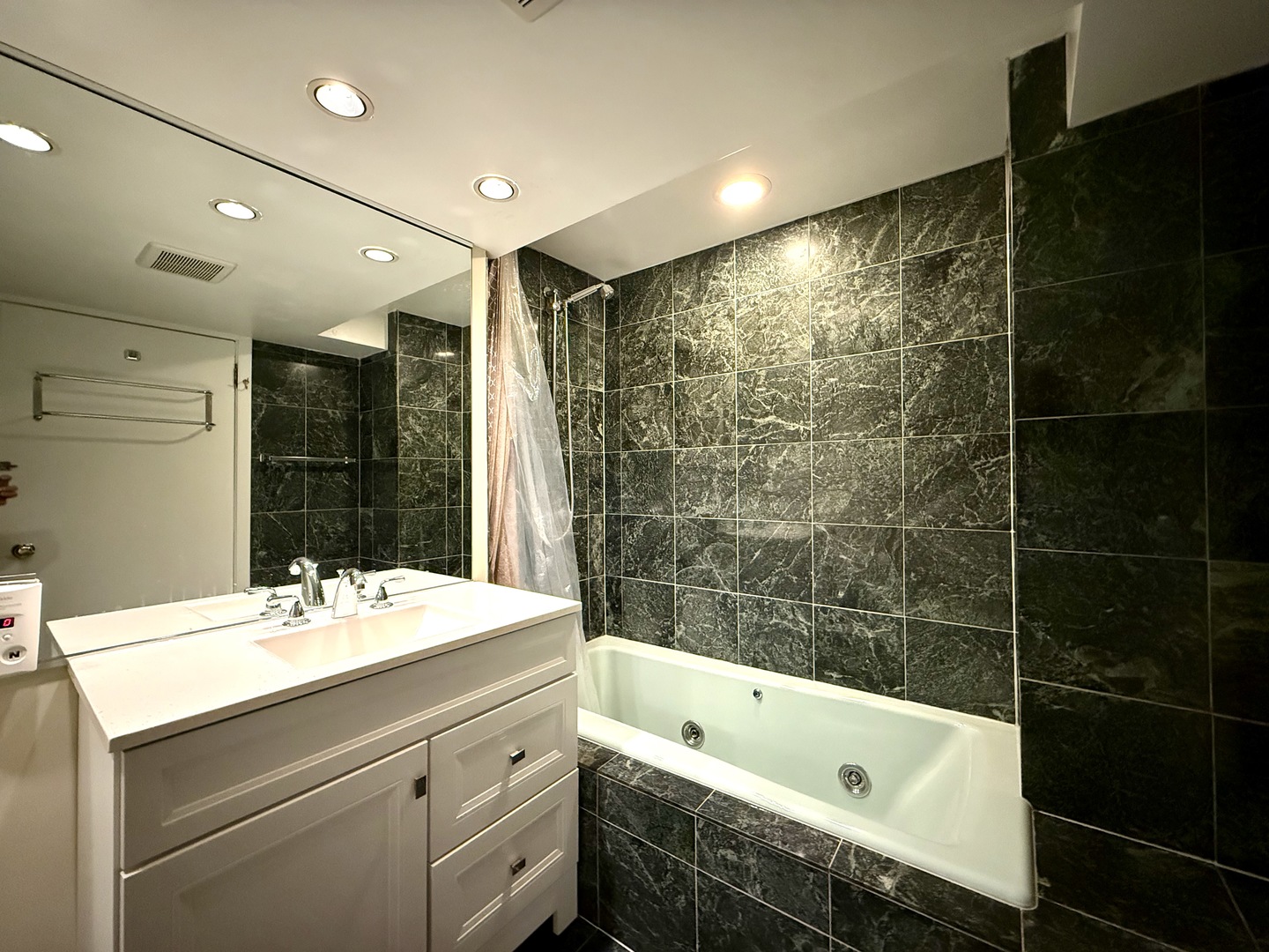 1901 N Hoyne Avenue Unit: 1