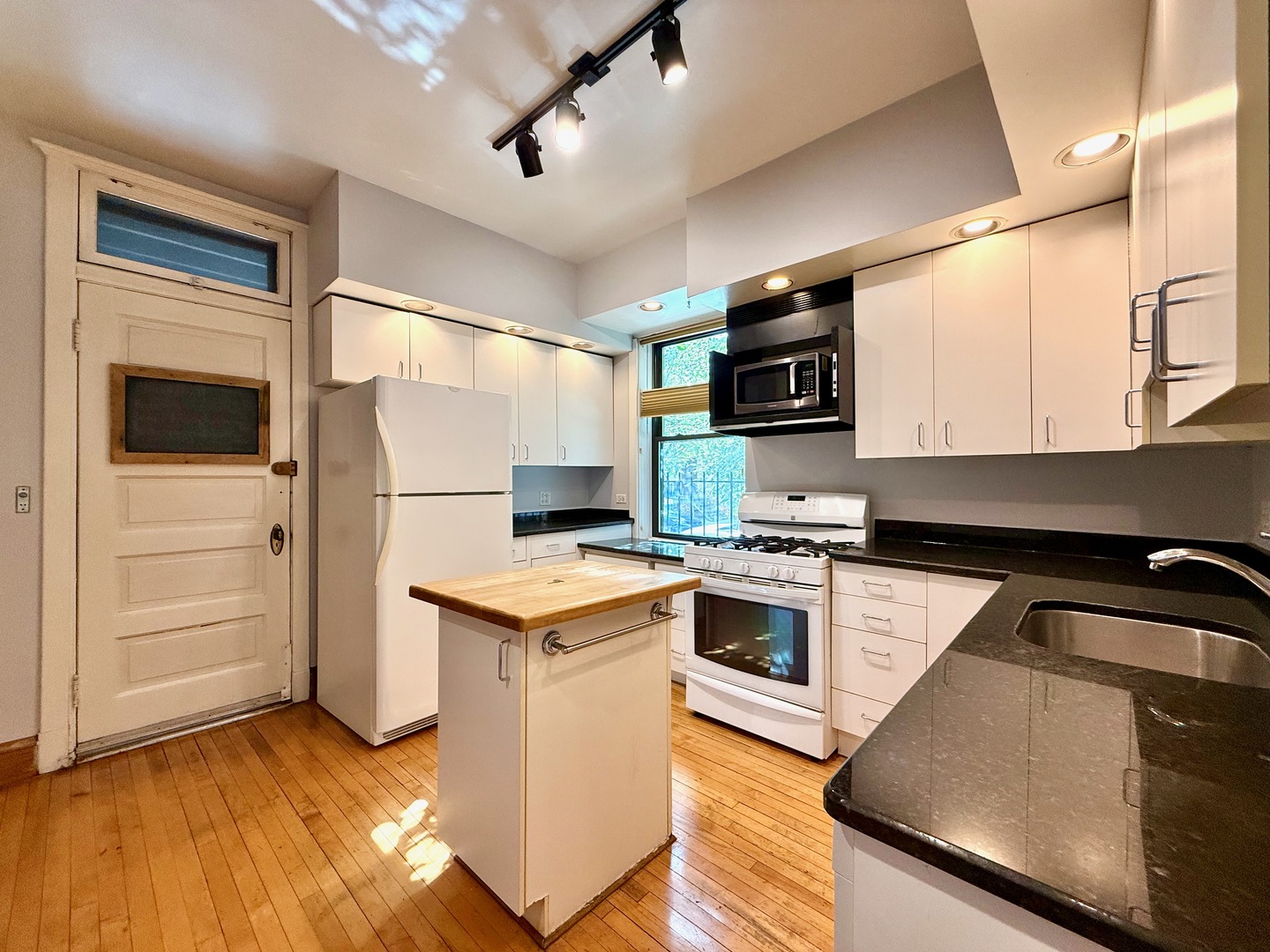 1901 N Hoyne Avenue Unit: 1