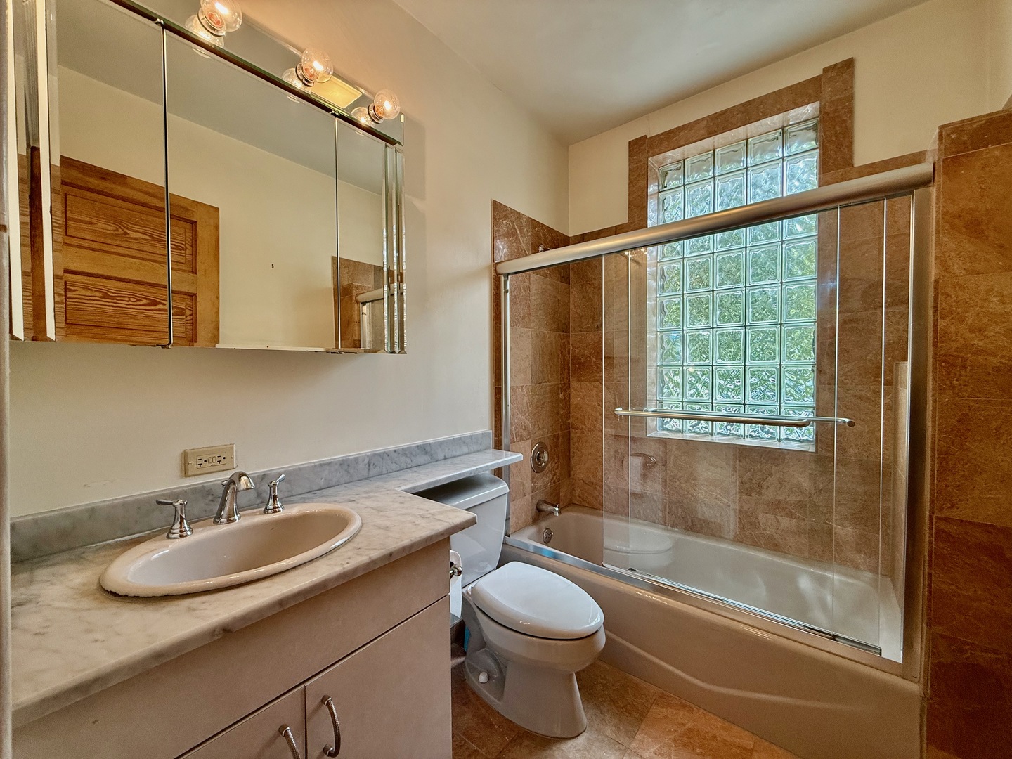 1901 N Hoyne Avenue Unit: 1