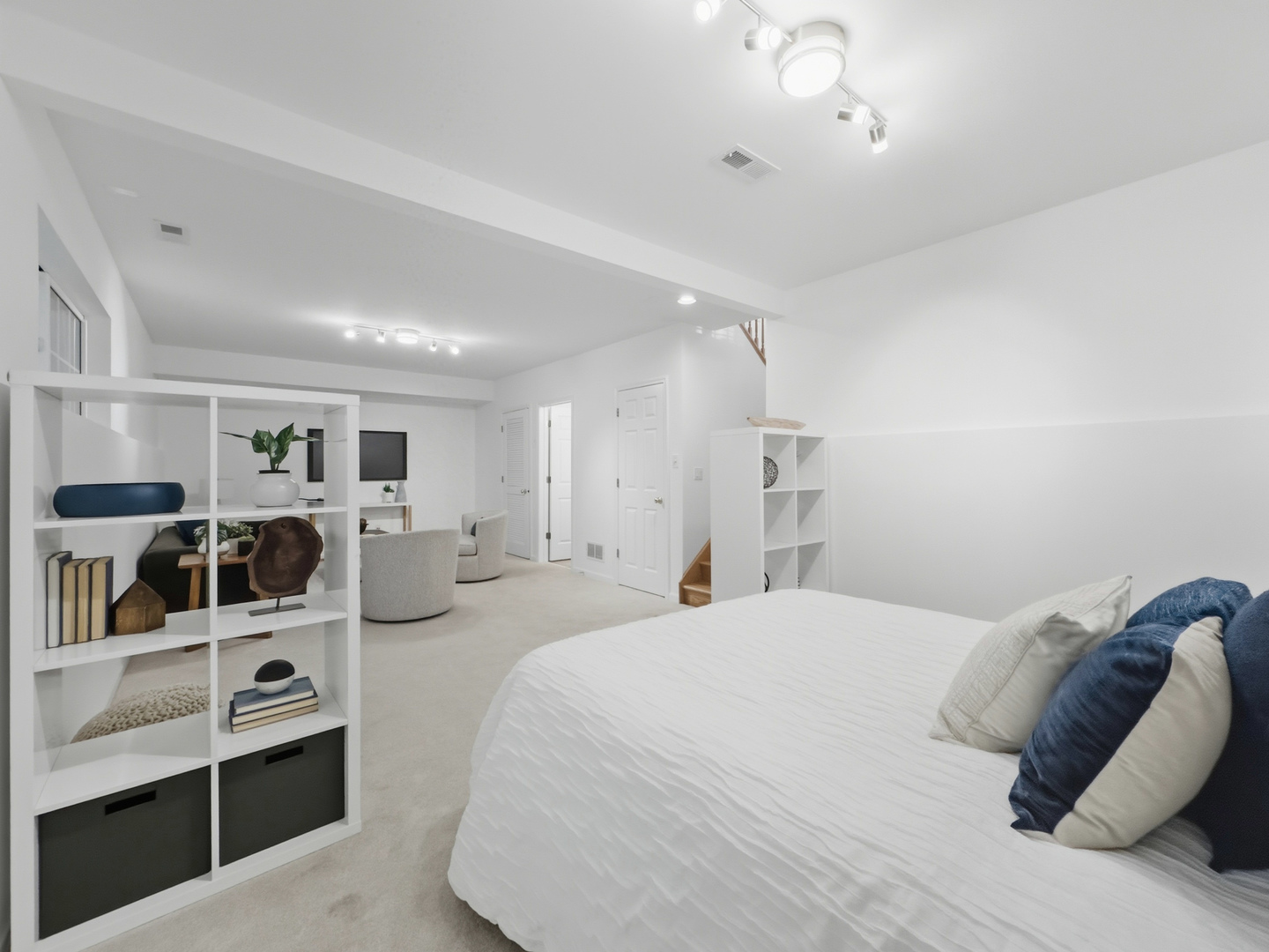 3809 N Milwaukee Avenue Unit: H