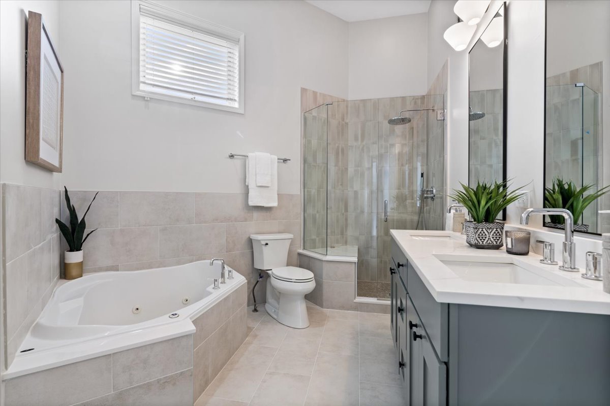 932 N Racine Avenue Unit: 2S