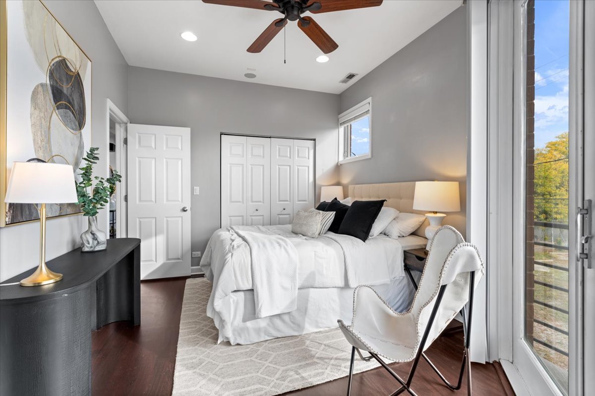 932 N Racine Avenue Unit: 2S