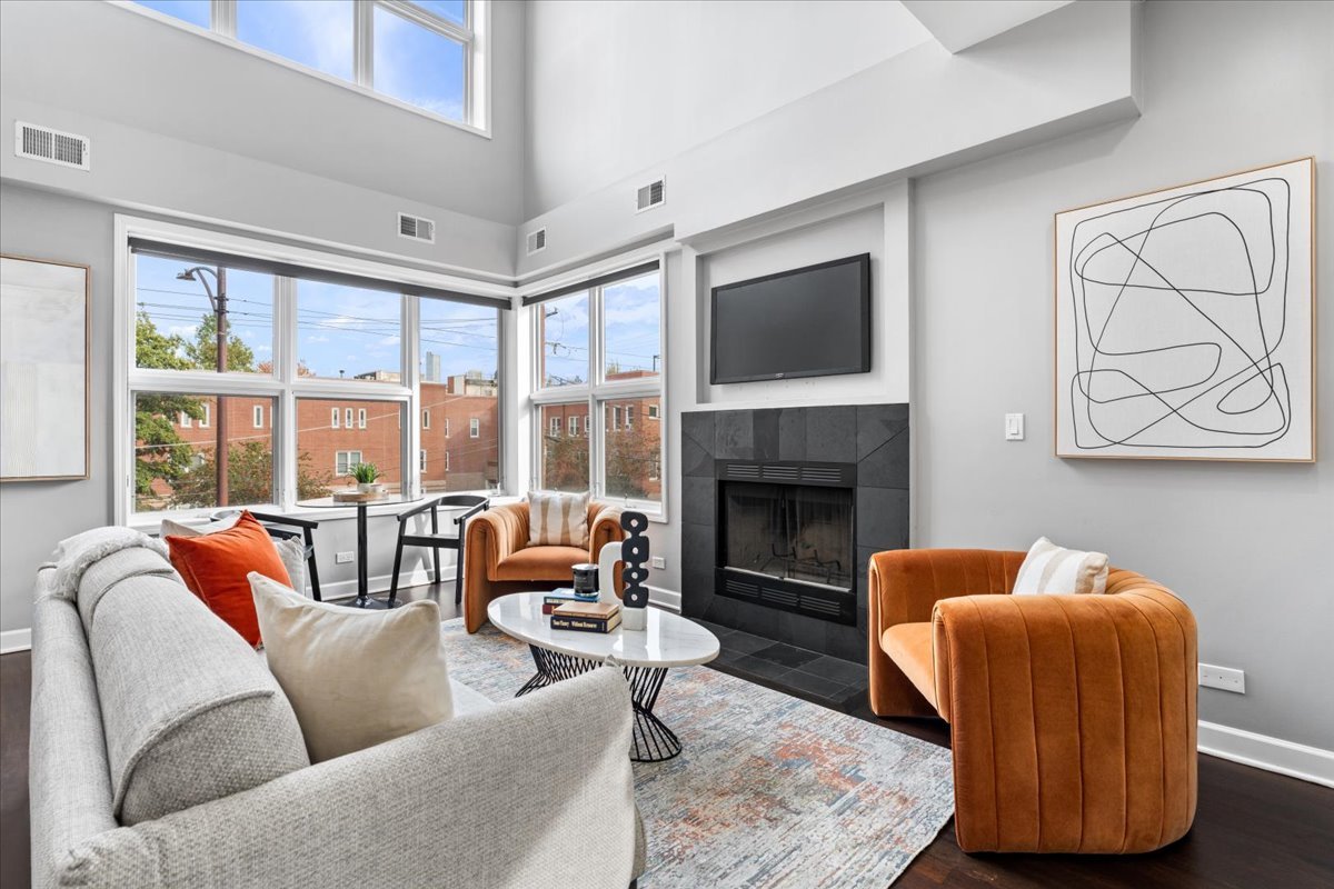 932 N Racine Avenue Unit: 2S