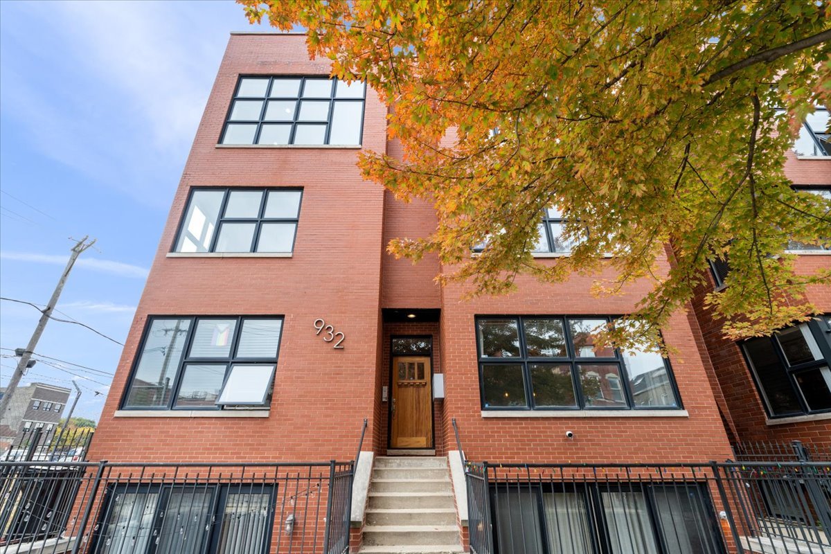 932 N Racine Avenue Unit: 2S