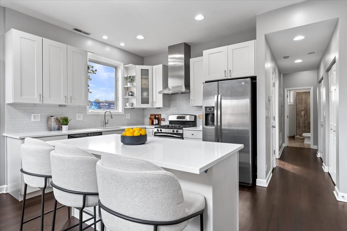 932 N Racine Avenue Unit: 2S