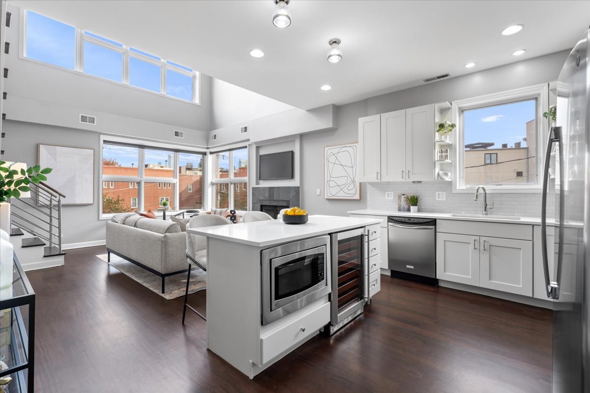 932 N Racine Avenue Unit: 2S