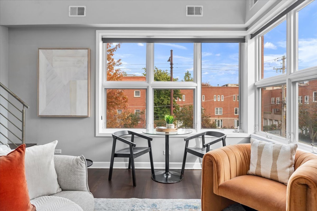 932 N Racine Avenue Unit: 2S