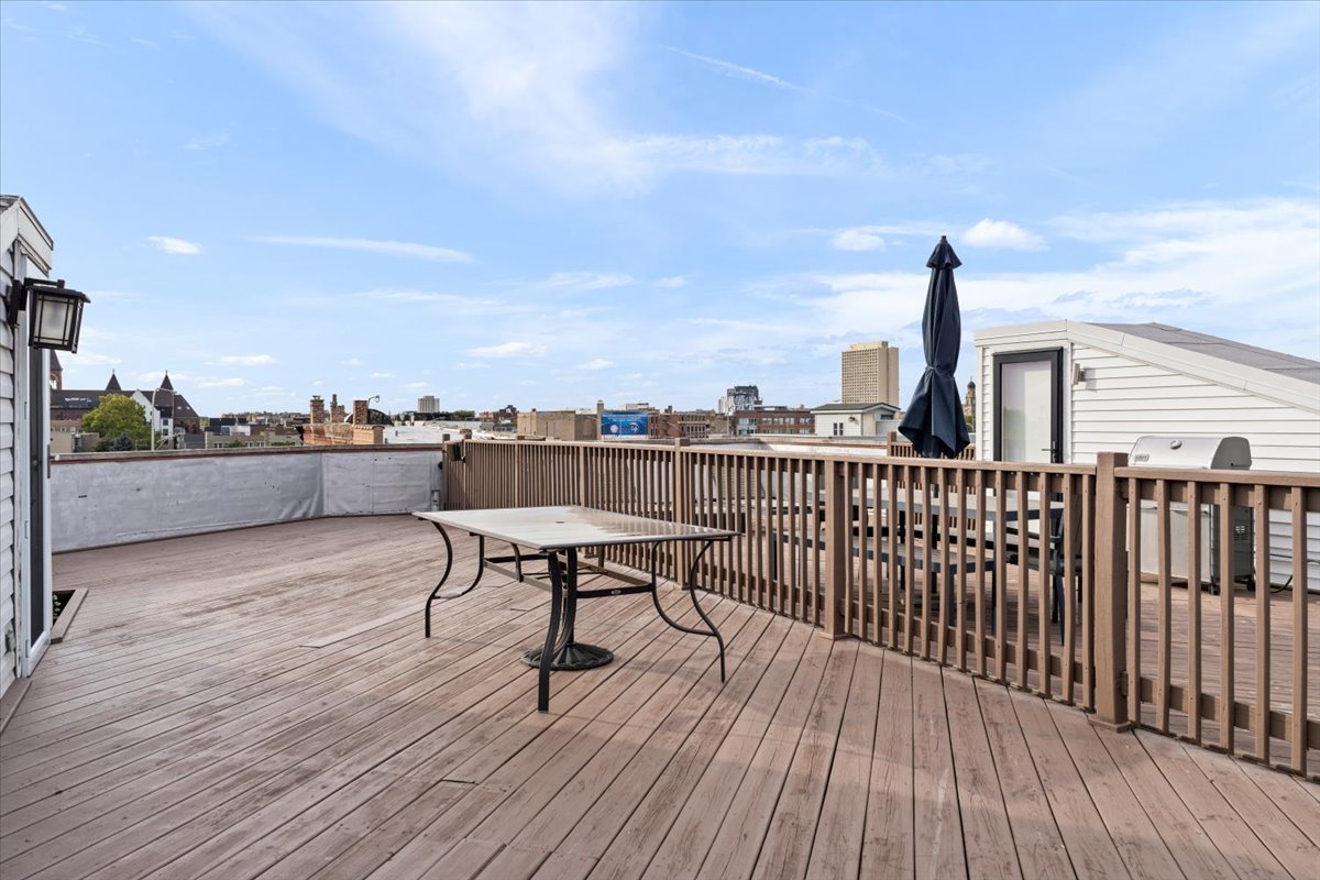 932 N Racine Avenue Unit: 2S