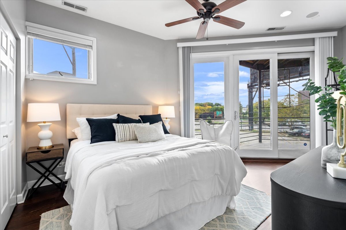 932 N Racine Avenue Unit: 2S