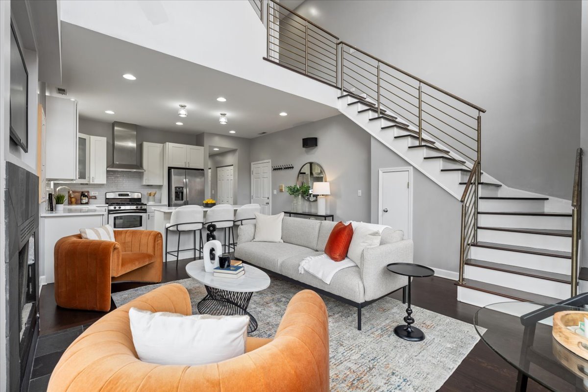 932 N Racine Avenue Unit: 2S