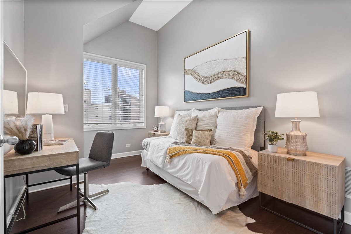 932 N Racine Avenue Unit: 2S