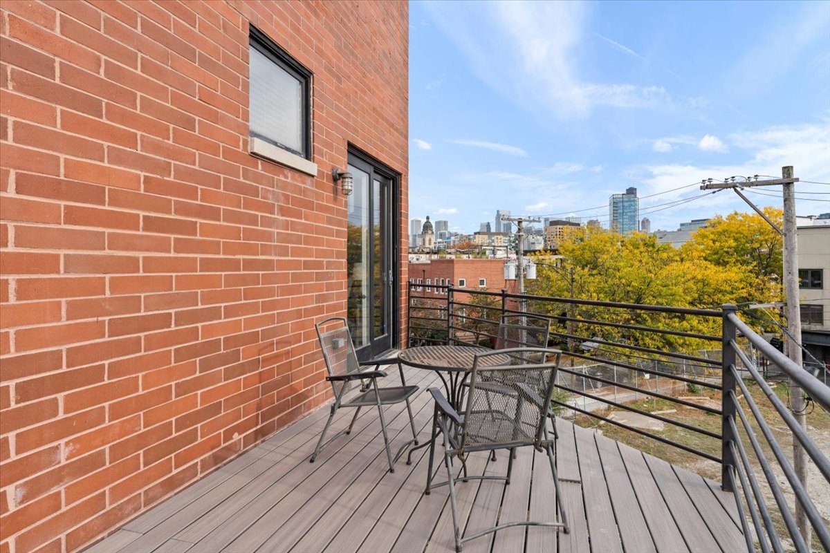 932 N Racine Avenue Unit: 2S